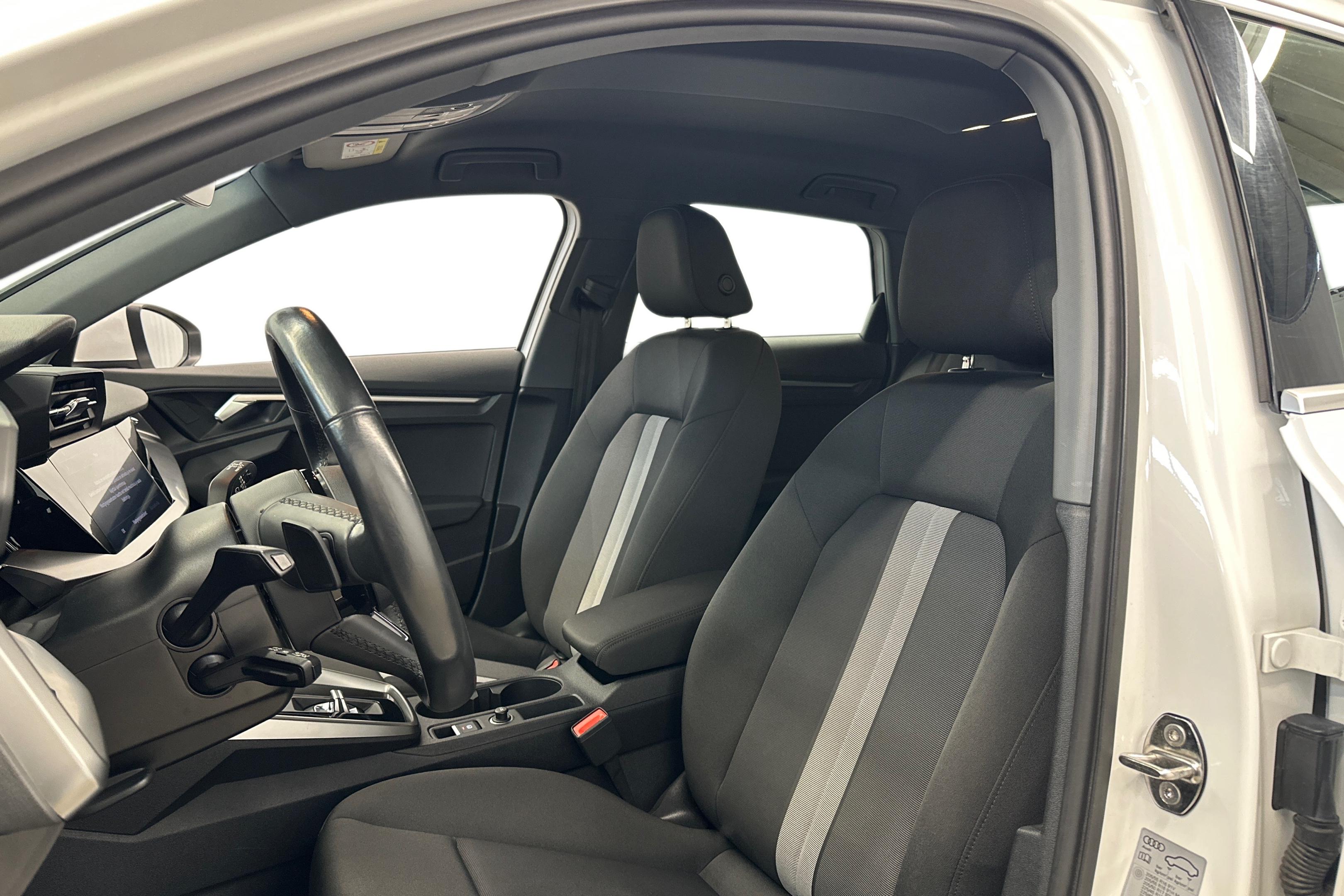 Audi A3 2022, photo 6/23