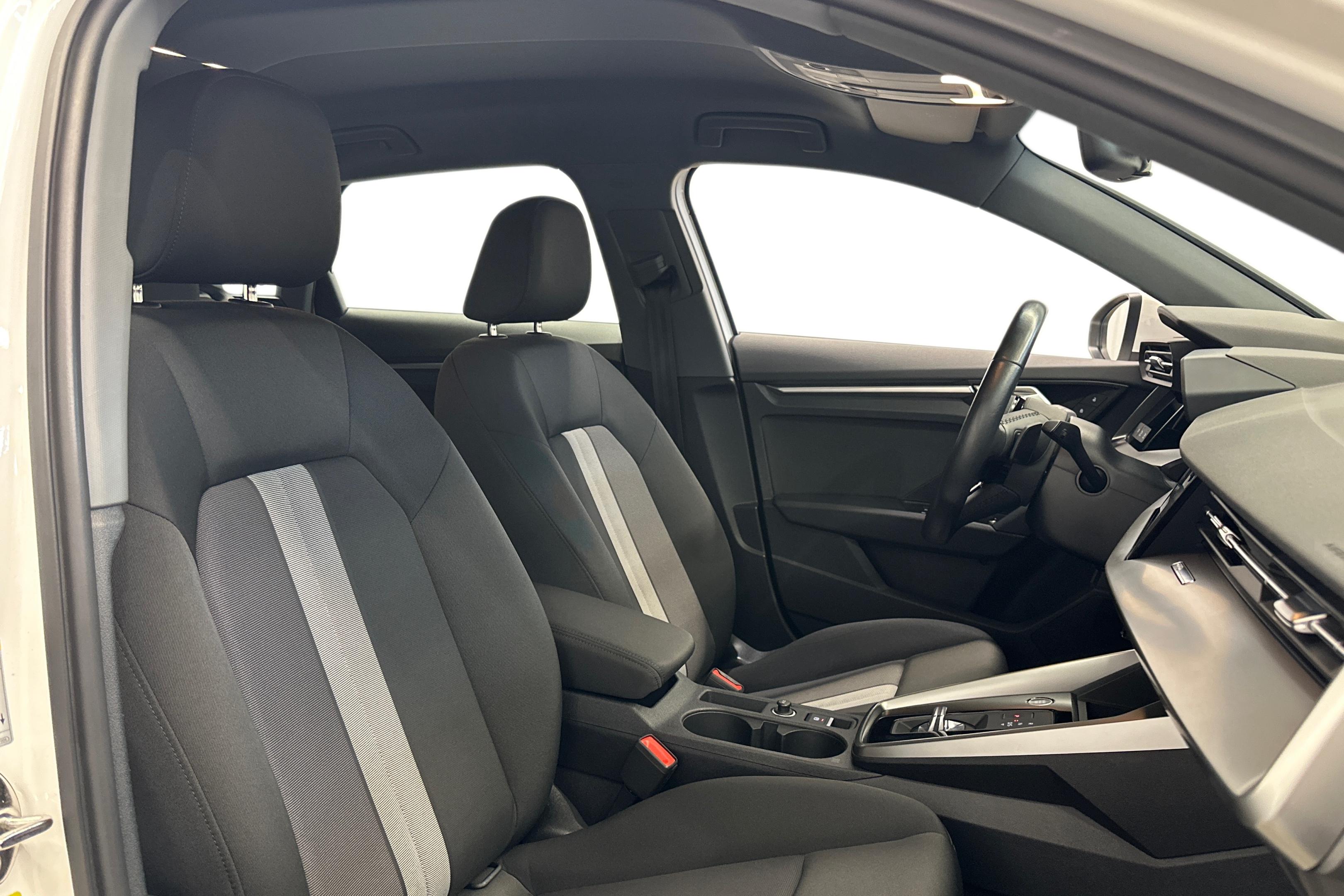 Audi A3 2022, photo 7/23