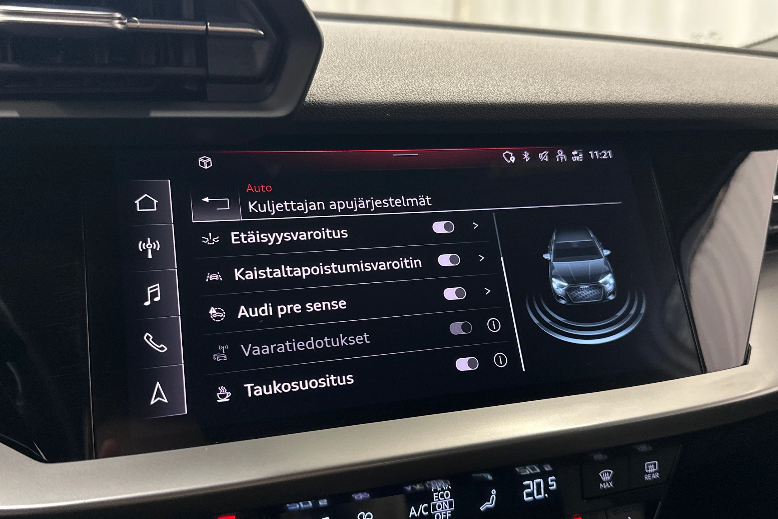 valkoinen Audi A3 2022 kuva 19.