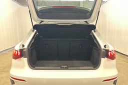 valkoinen Audi A3 2022 kuva 22.