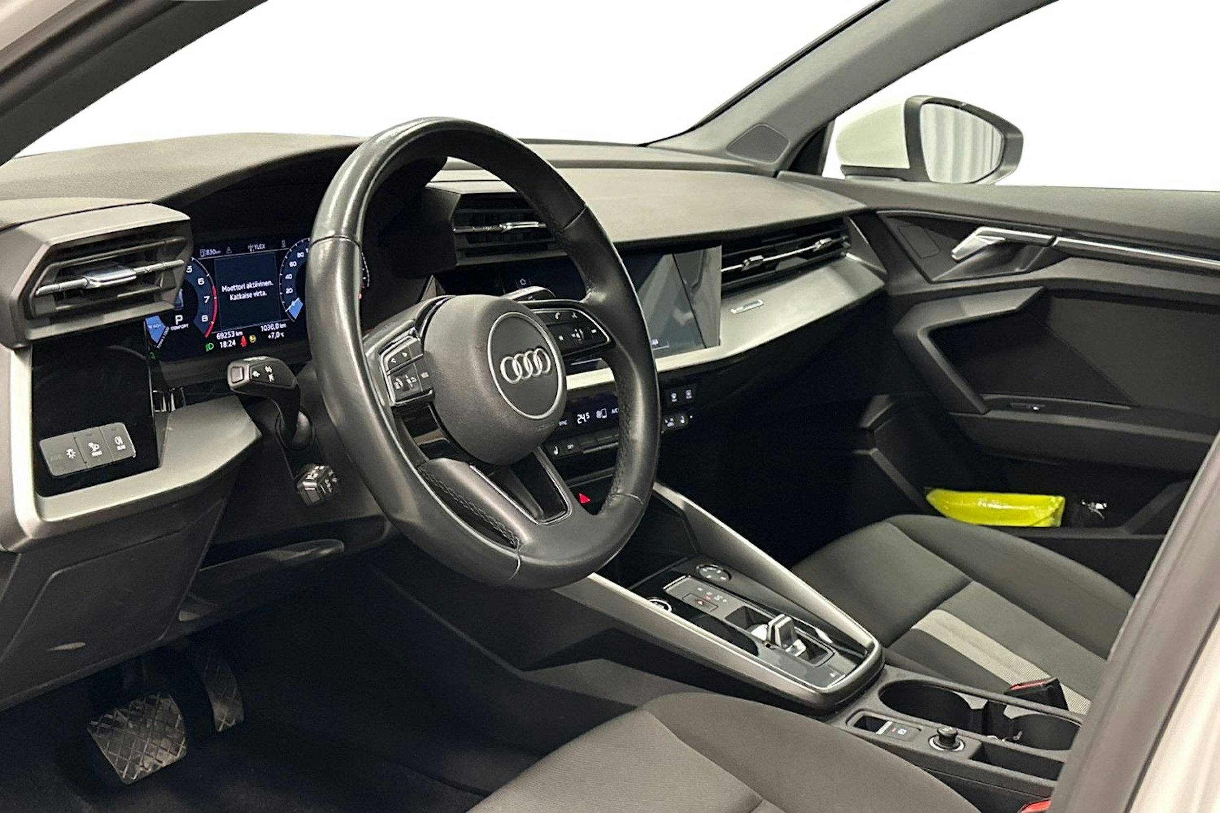 valkoinen Audi A3 2022 kuva 7.