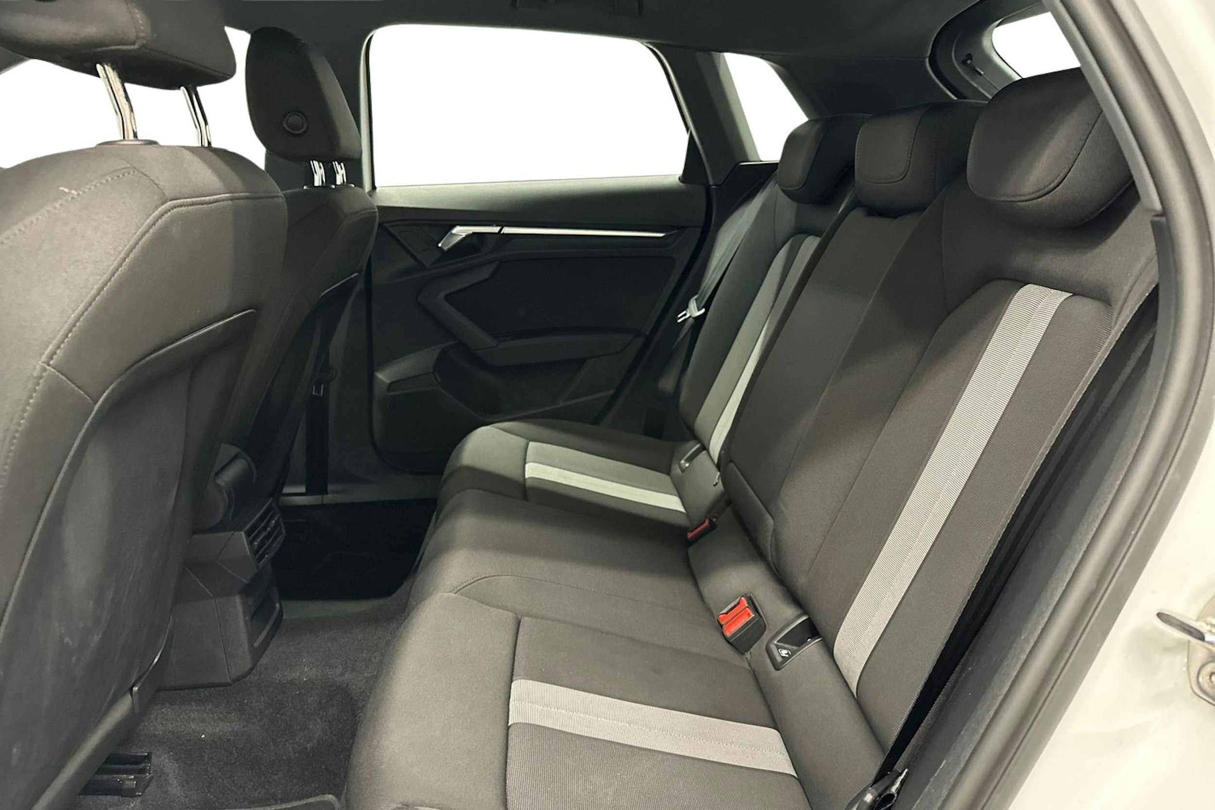 valkoinen Audi A3 2022 kuva 10.