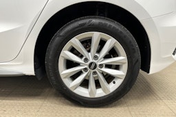 valkoinen Audi A3 2022 kuva 13.