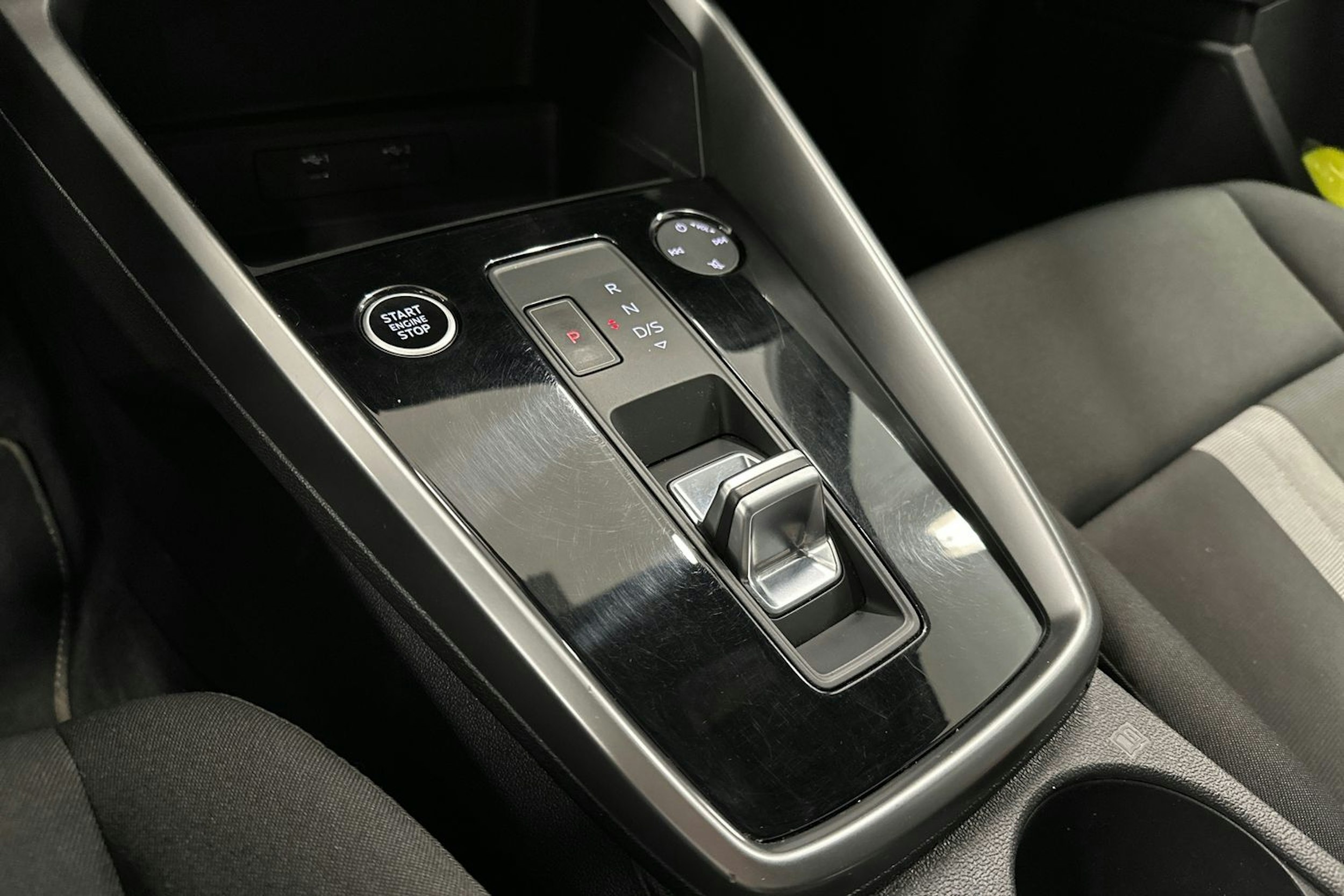 valkoinen Audi A3 2022 kuva 23.