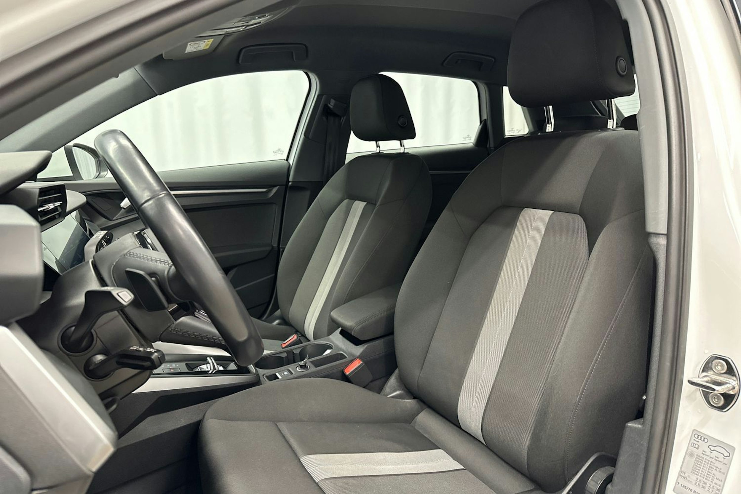 valkoinen Audi A3 2022 kuva 24.
