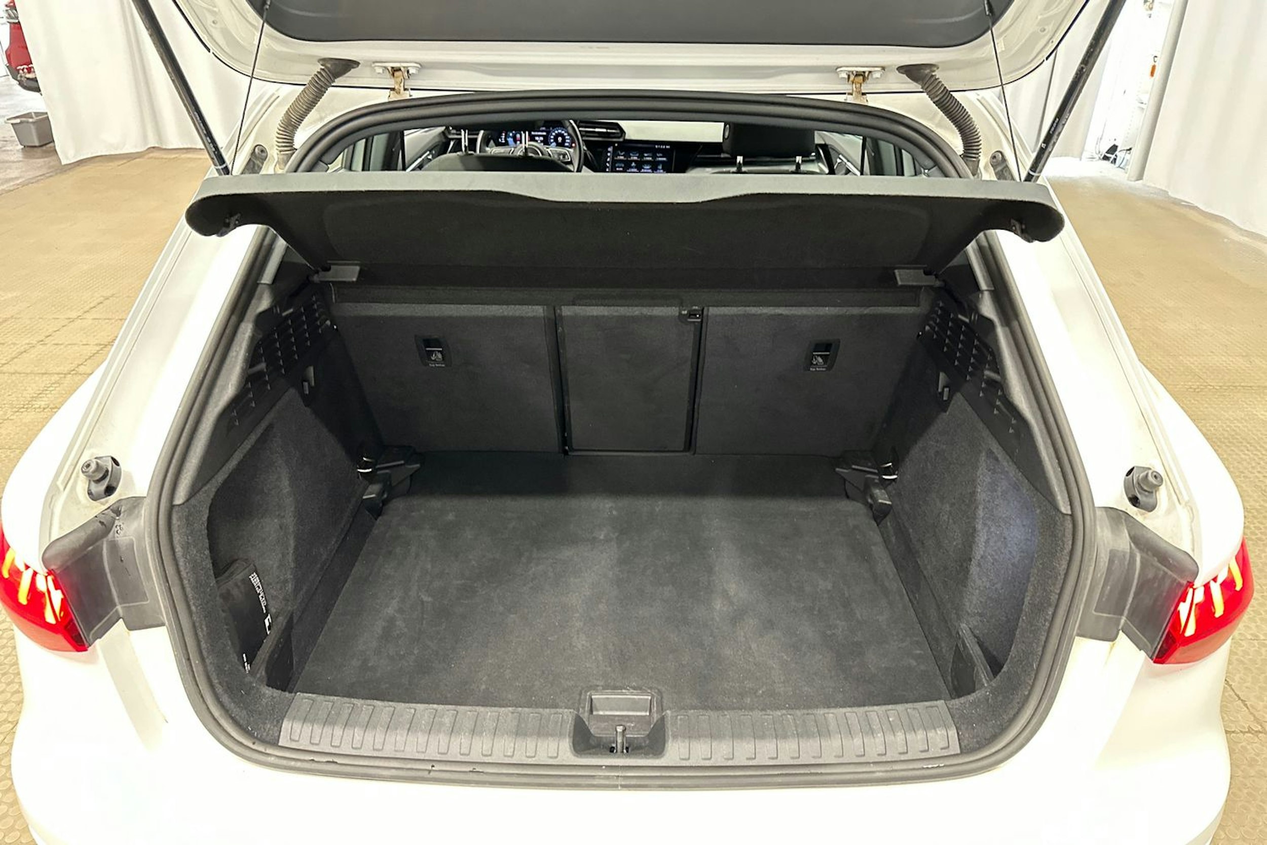 valkoinen Audi A3 2022 kuva 25.