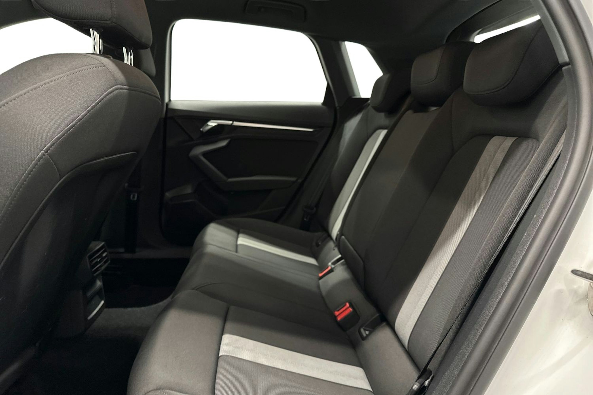valkoinen Audi A3 2022 kuva 10.