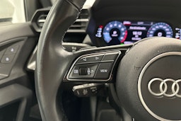 valkoinen Audi A3 2022 kuva 14.