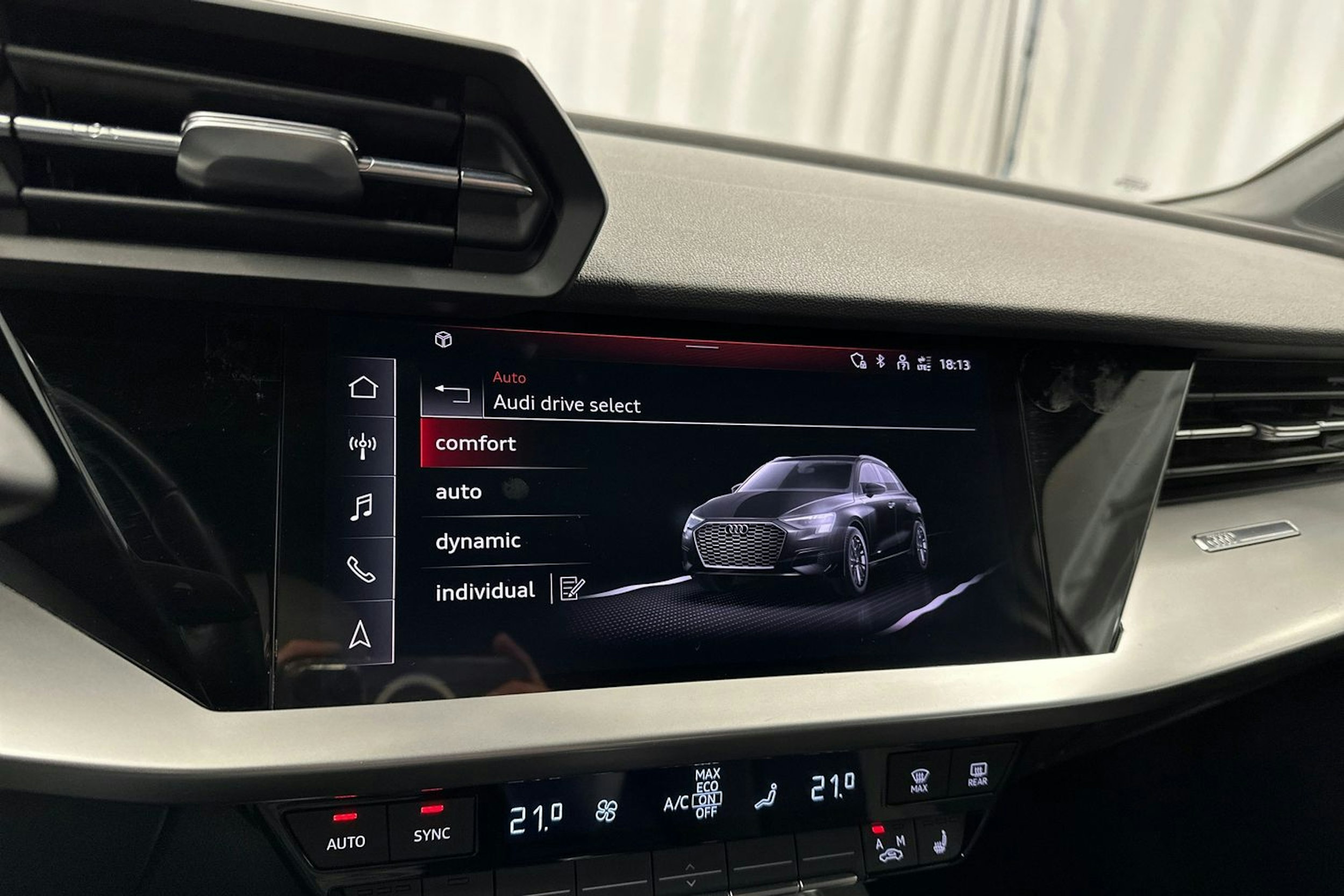 valkoinen Audi A3 2022 kuva 18.