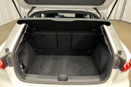valkoinen Audi A3 2022 kuva 24.