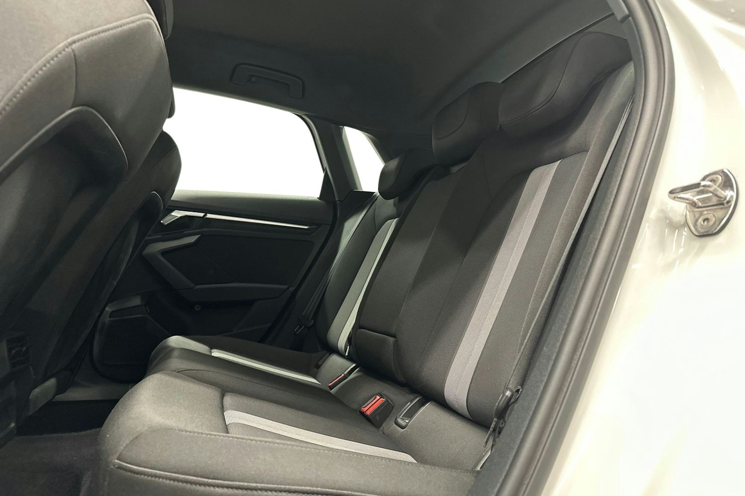valkoinen Audi A3 2022 kuva 10.