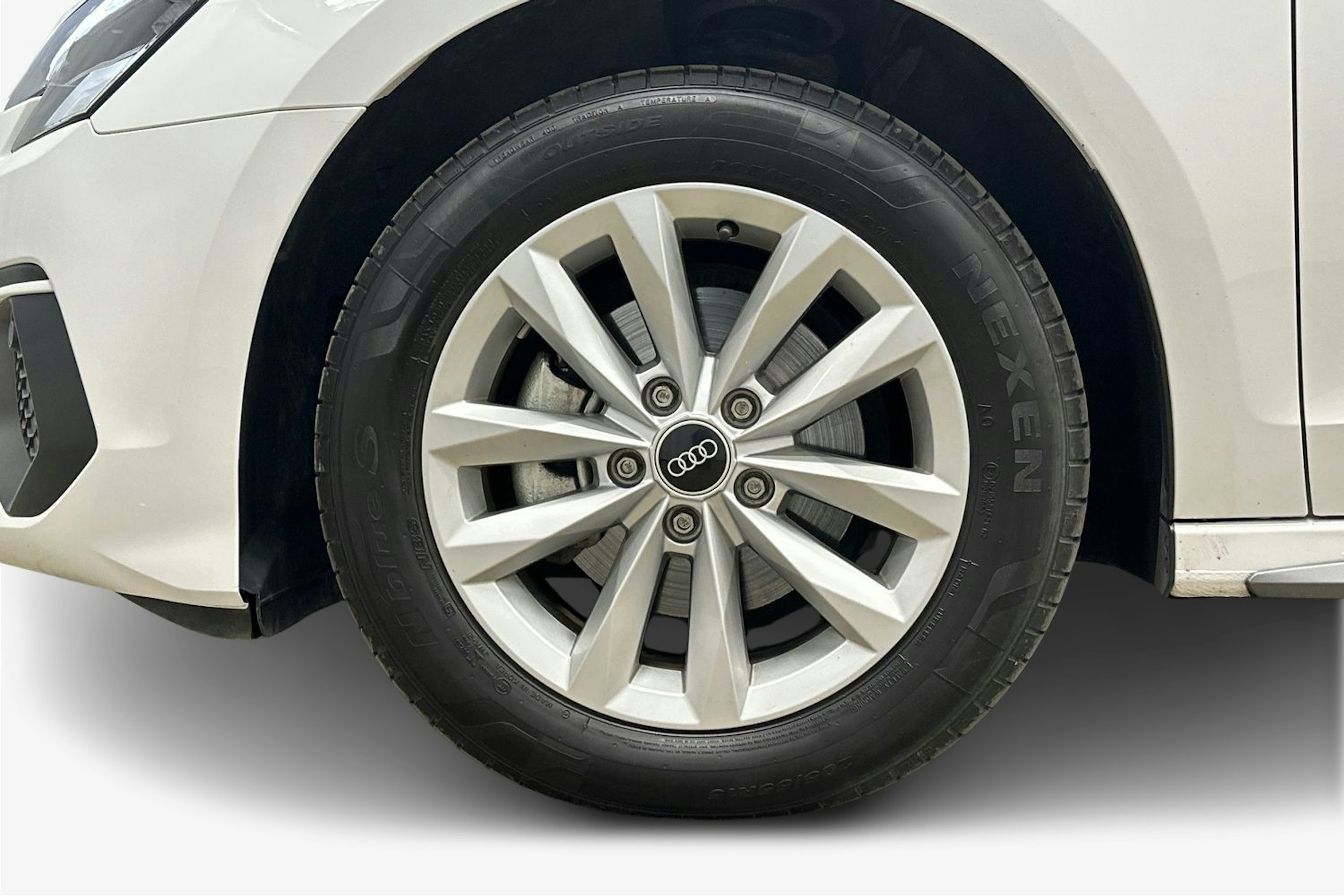 valkoinen Audi A3 2022 kuva 11.