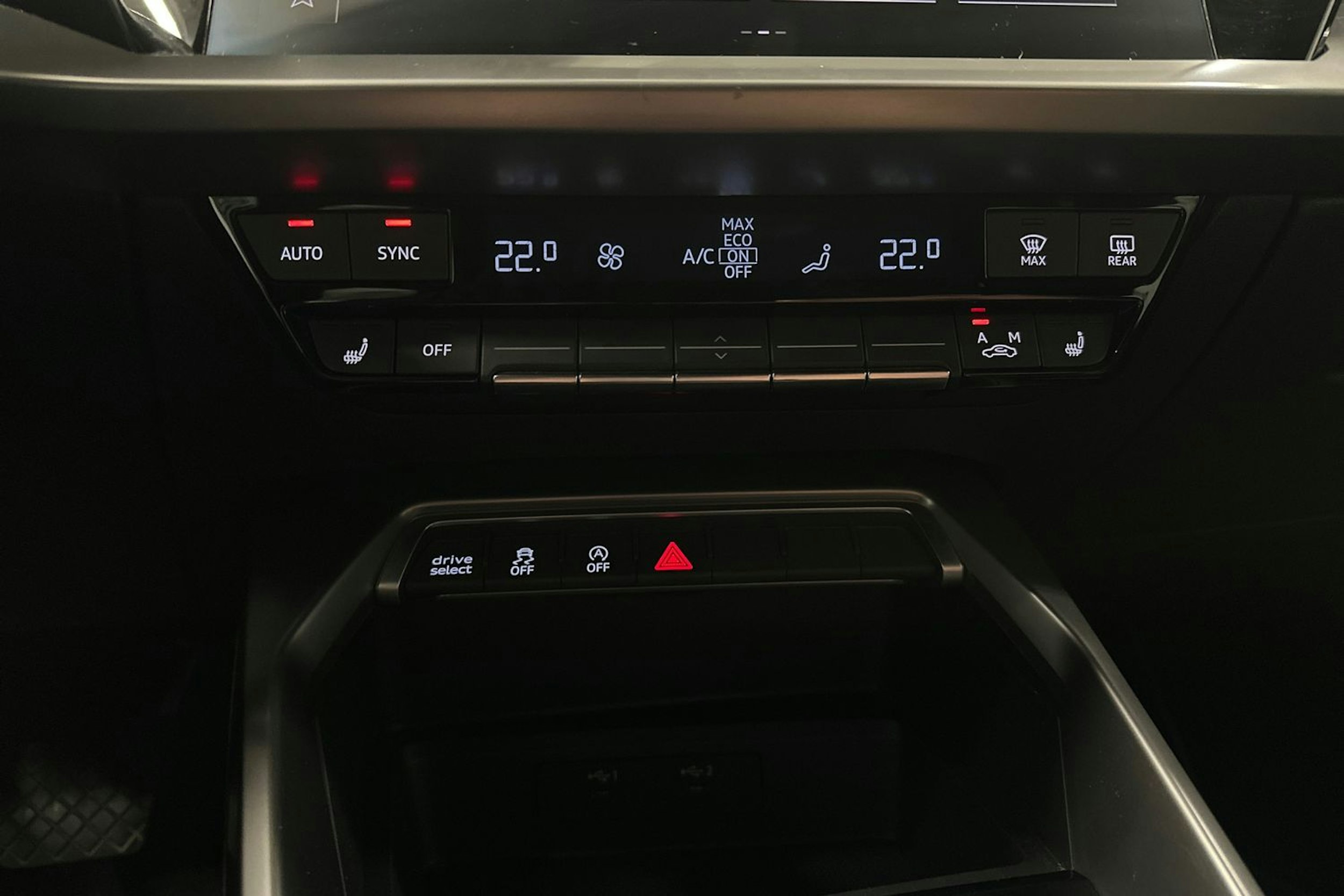 valkoinen Audi A3 2022 kuva 19.