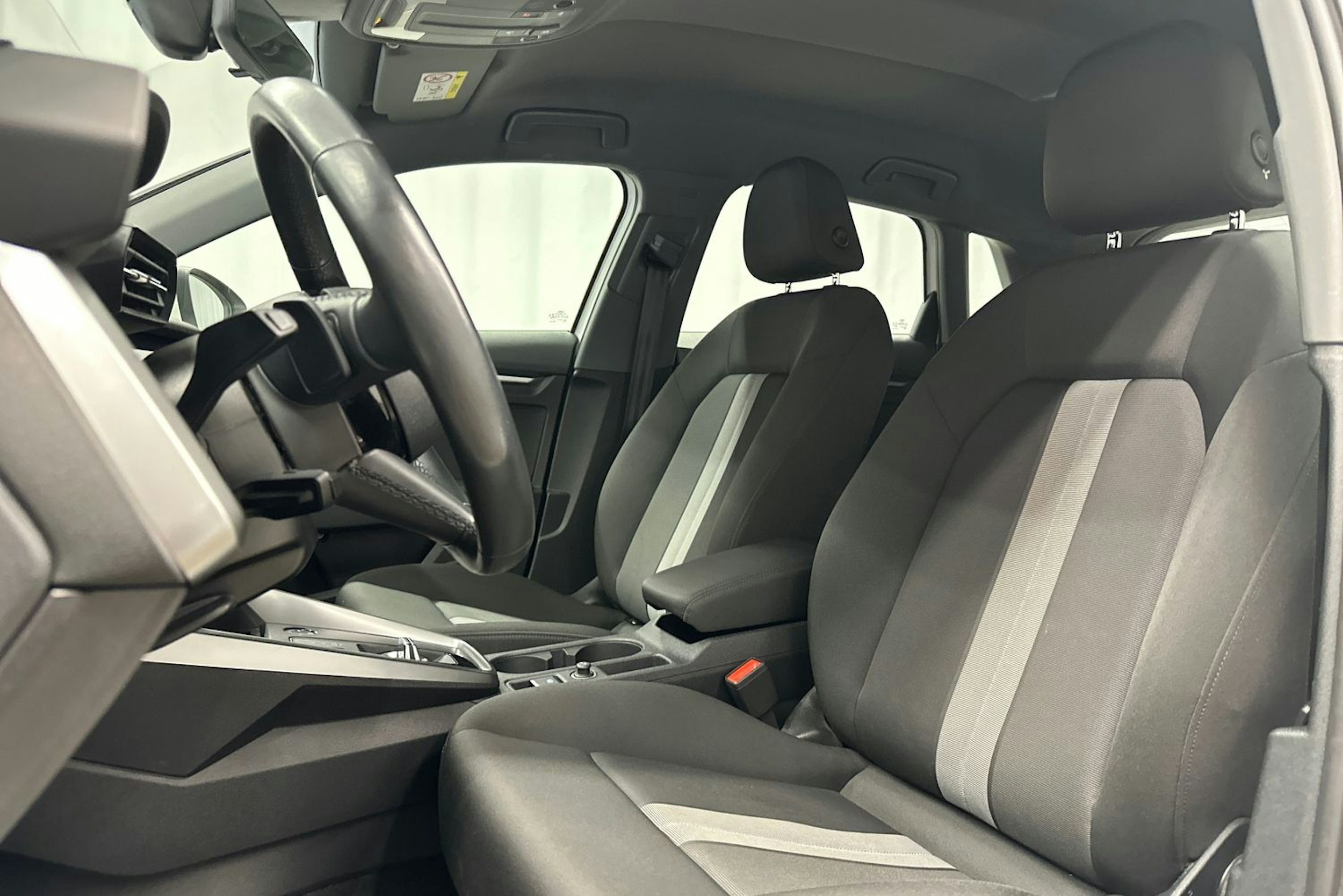valkoinen Audi A3 2022 kuva 24.