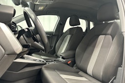 valkoinen Audi A3 2022 kuva 24.