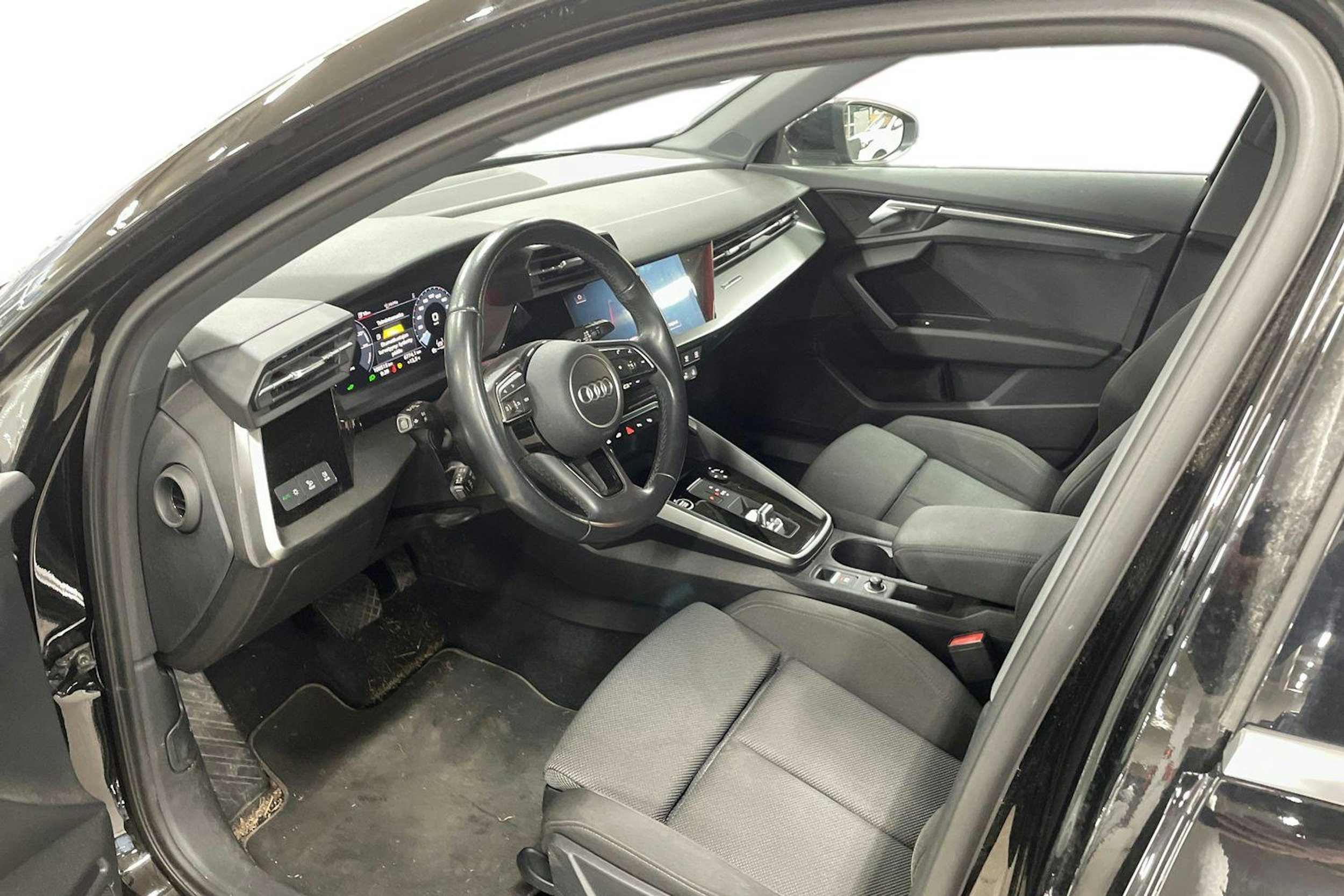 musta Audi A3 2022 kuva 7.