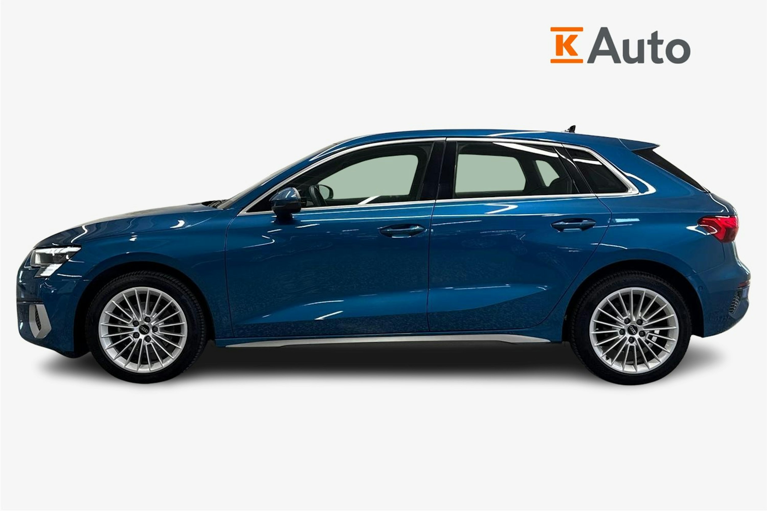 Sininen Audi A3 2022 kuva 6.
