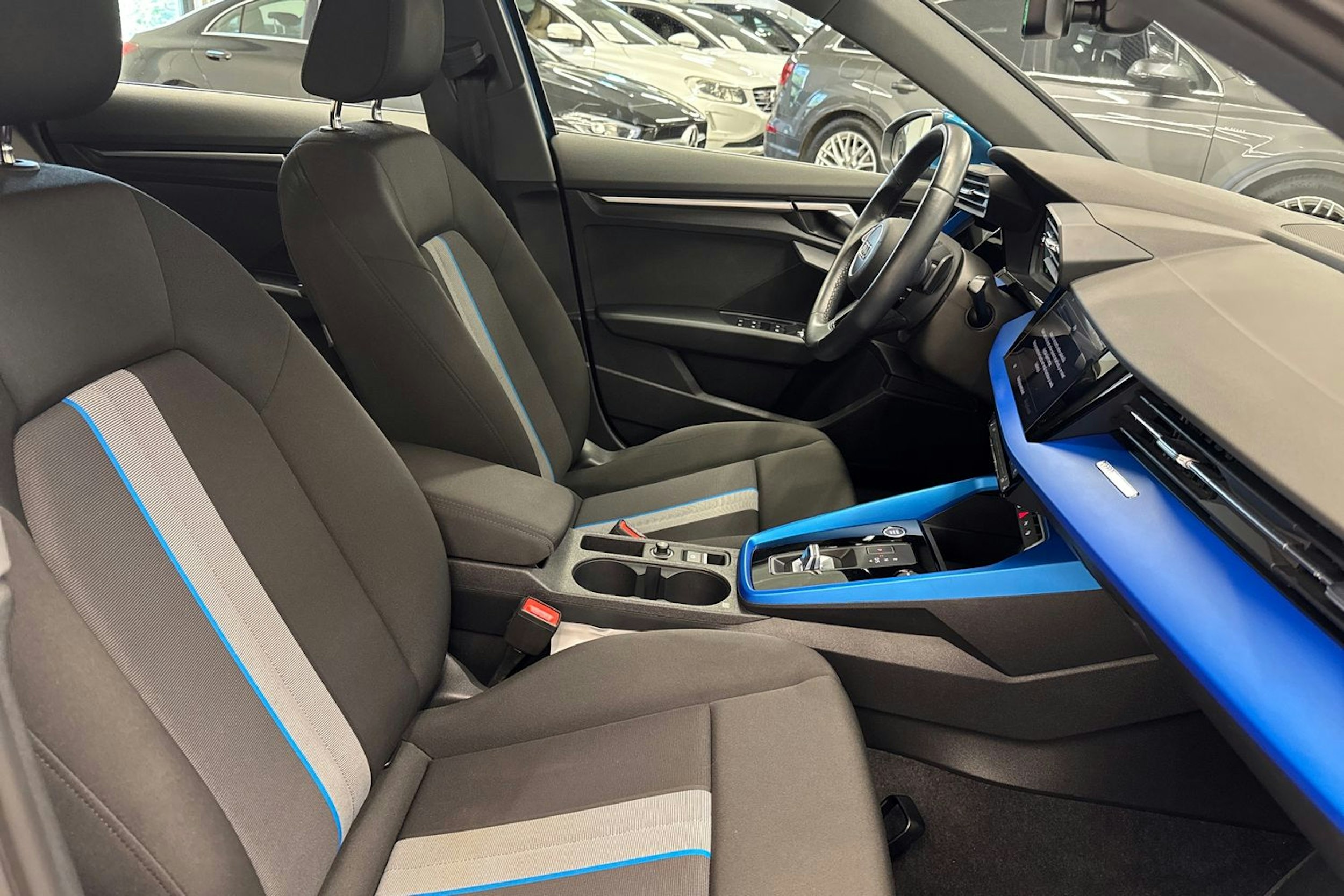 Sininen Audi A3 2022 kuva 13.