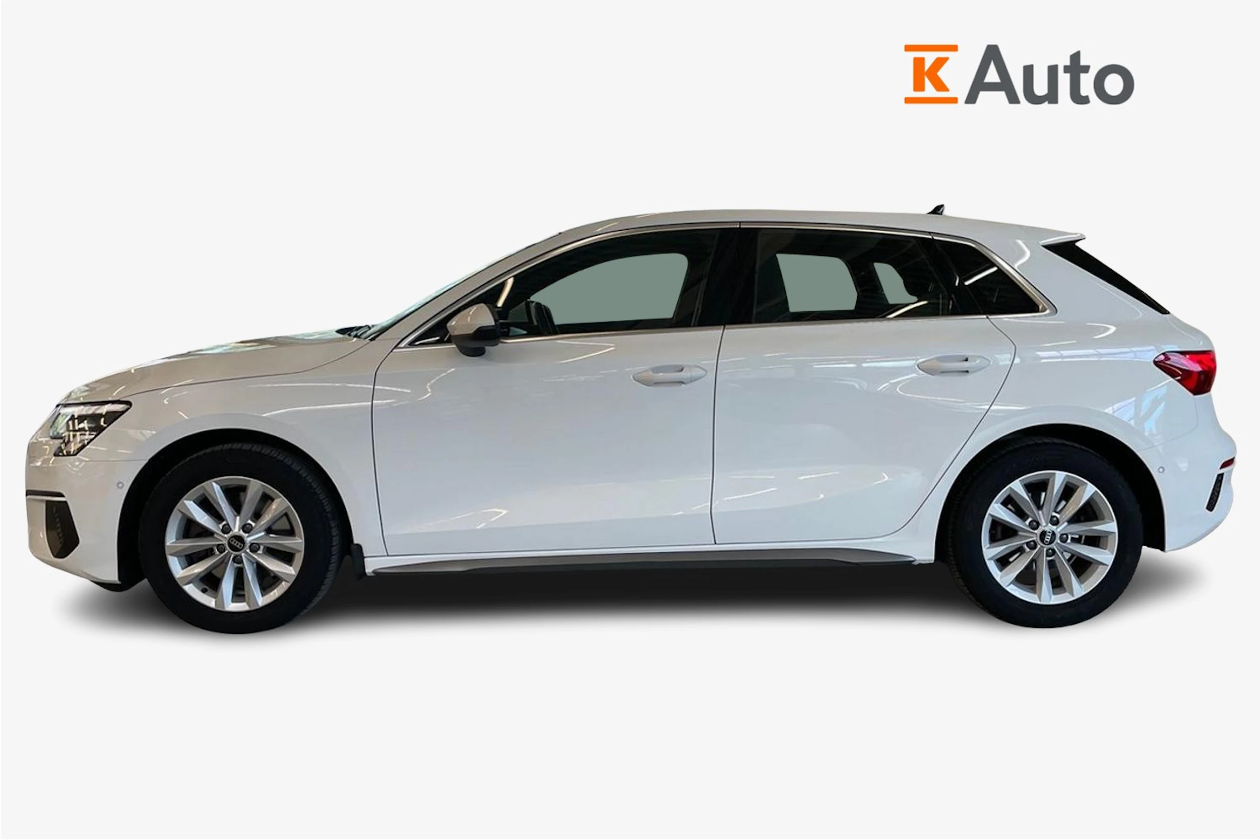 valkoinen Audi A3 2022 kuva 7.