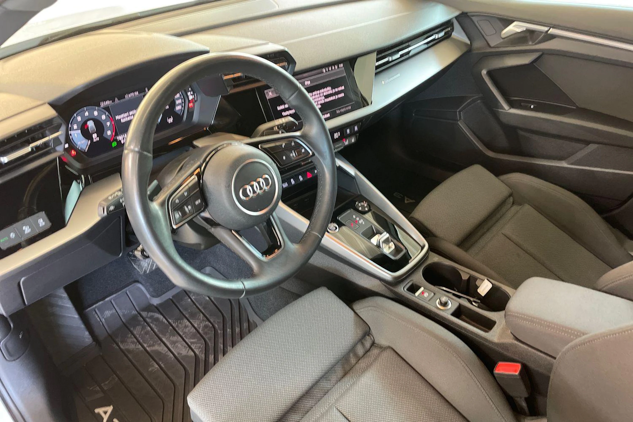 valkoinen Audi A3 2022 kuva 8.