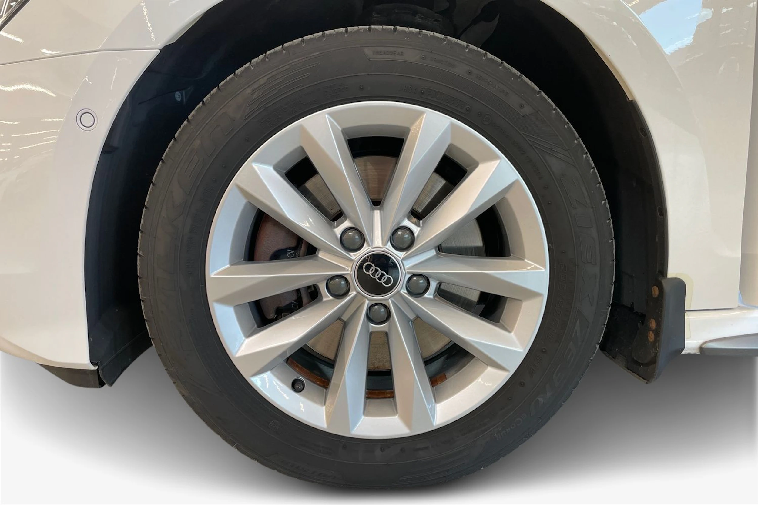 valkoinen Audi A3 2022 kuva 12.