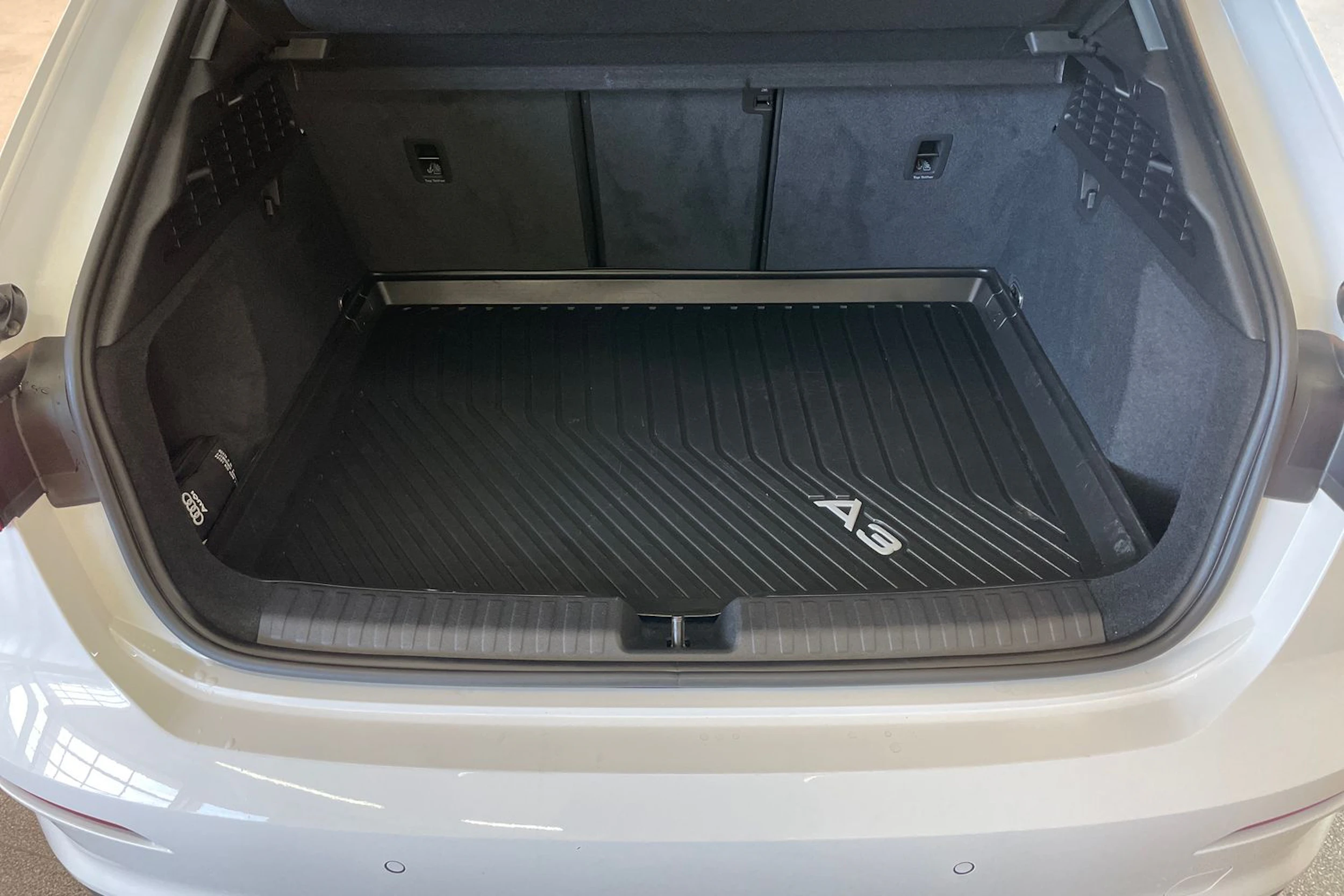 valkoinen Audi A3 2022 kuva 22.