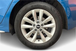 sininen Audi A3 2022 kuva 11.