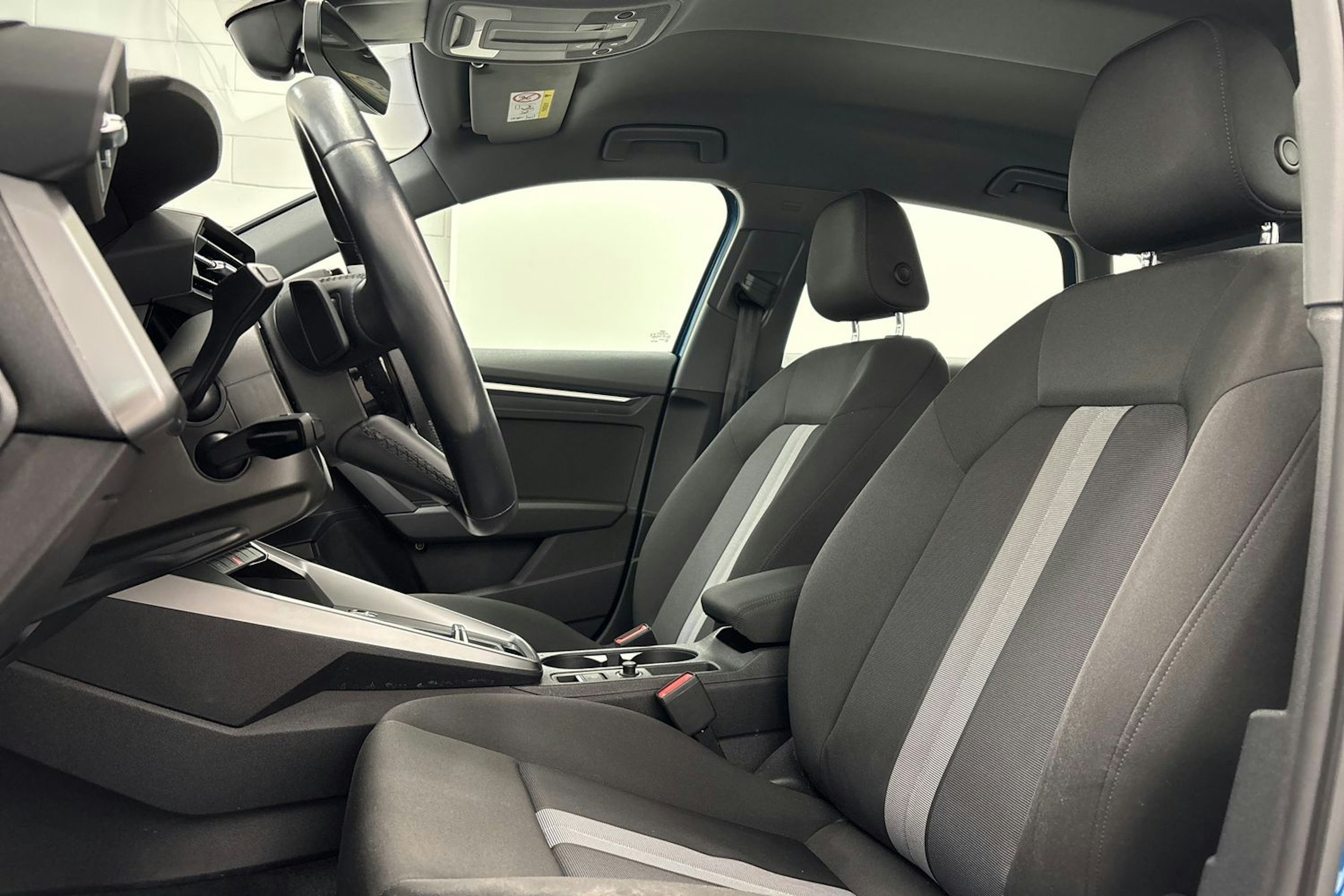 sininen Audi A3 2022 kuva 19.