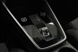 valkoinen Audi A3 2022 kuva 19.
