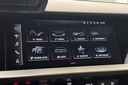 valkoinen Audi A3 2022 kuva 23.