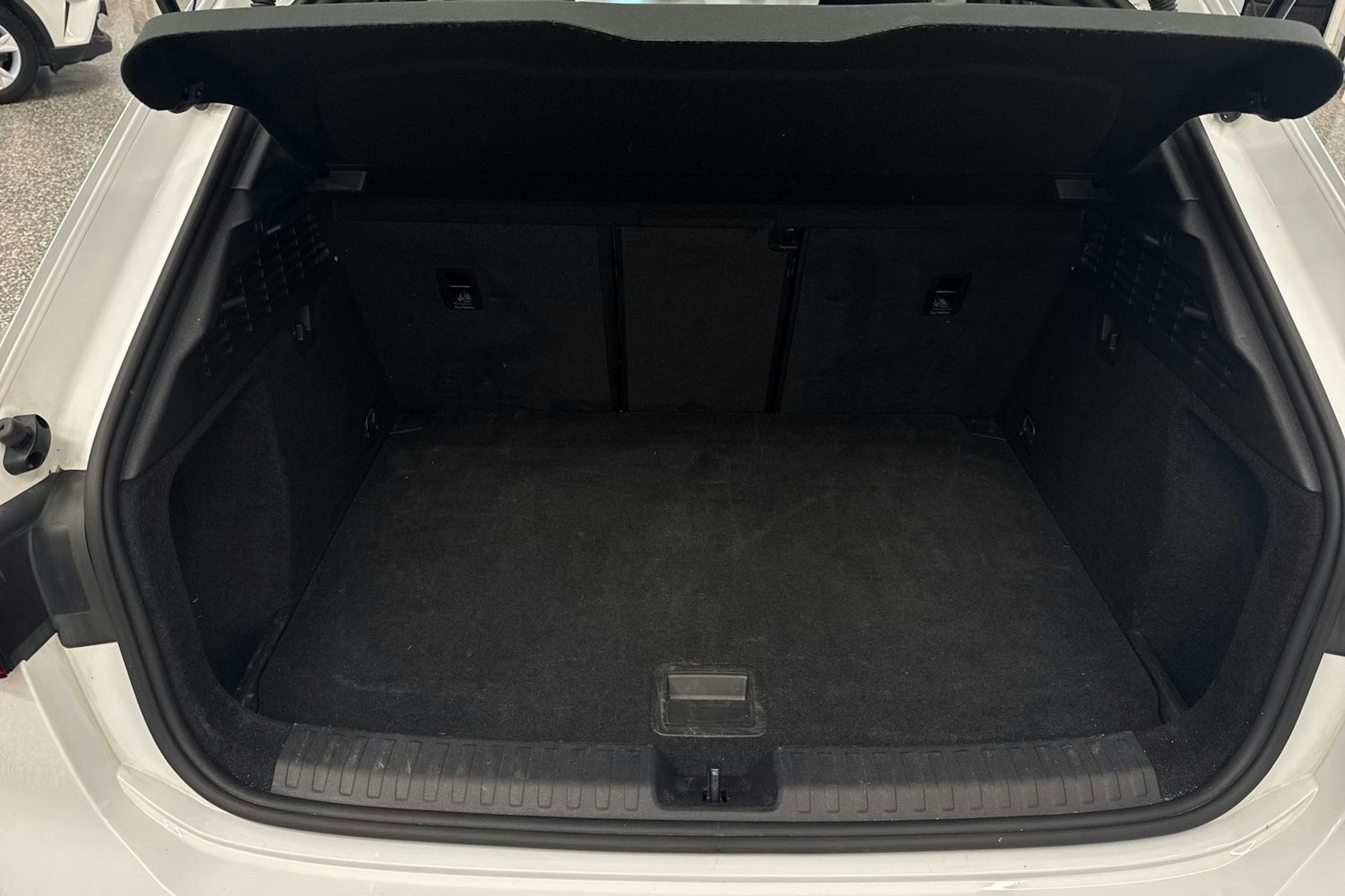 valkoinen Audi A3 2022 kuva 35.