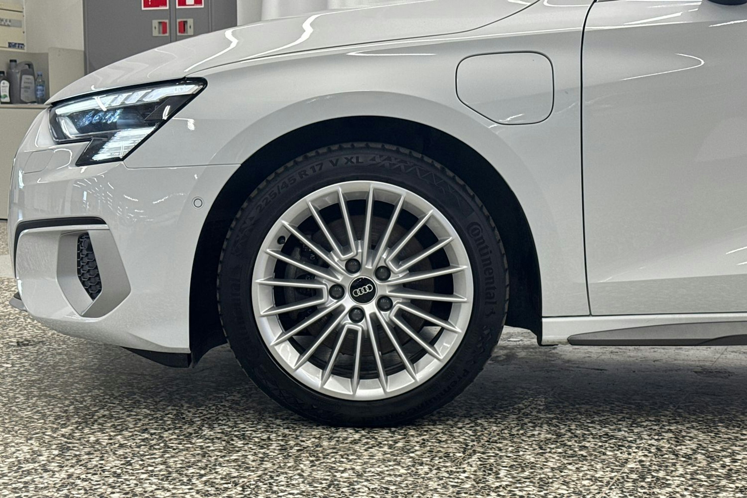 valkoinen Audi A3 2022 kuva 37.
