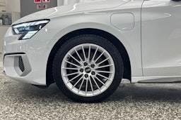 valkoinen Audi A3 2022 kuva 37.