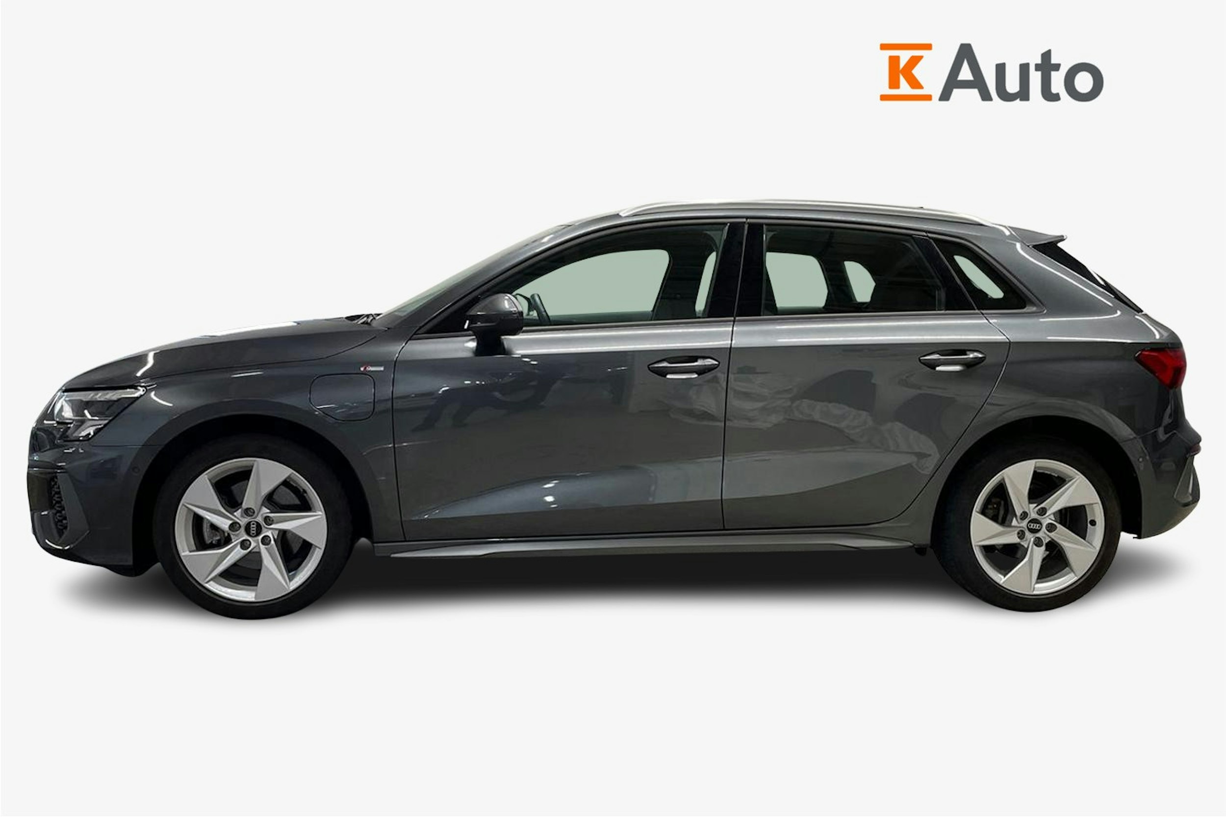 Harmaa Audi A3 2022 kuva 6.