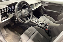 Harmaa Audi A3 2022 kuva 7.