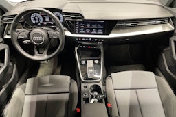 Harmaa Audi A3 2022 kuva 9.