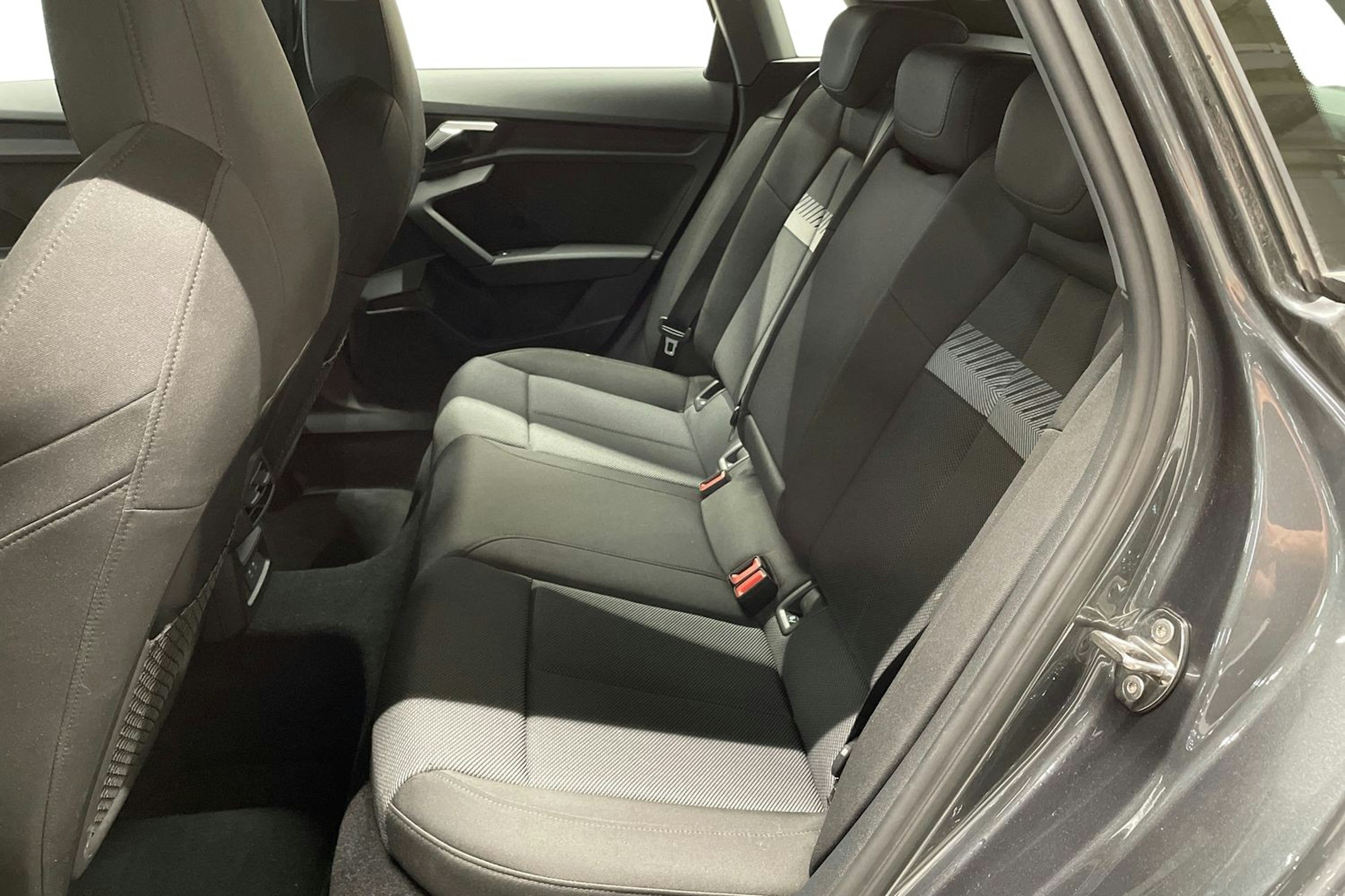 Harmaa Audi A3 2022 kuva 10.