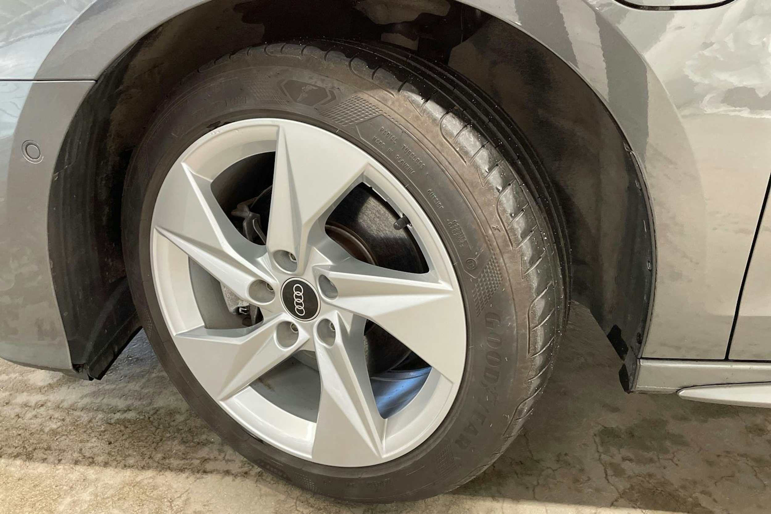 Harmaa Audi A3 2022 kuva 13.