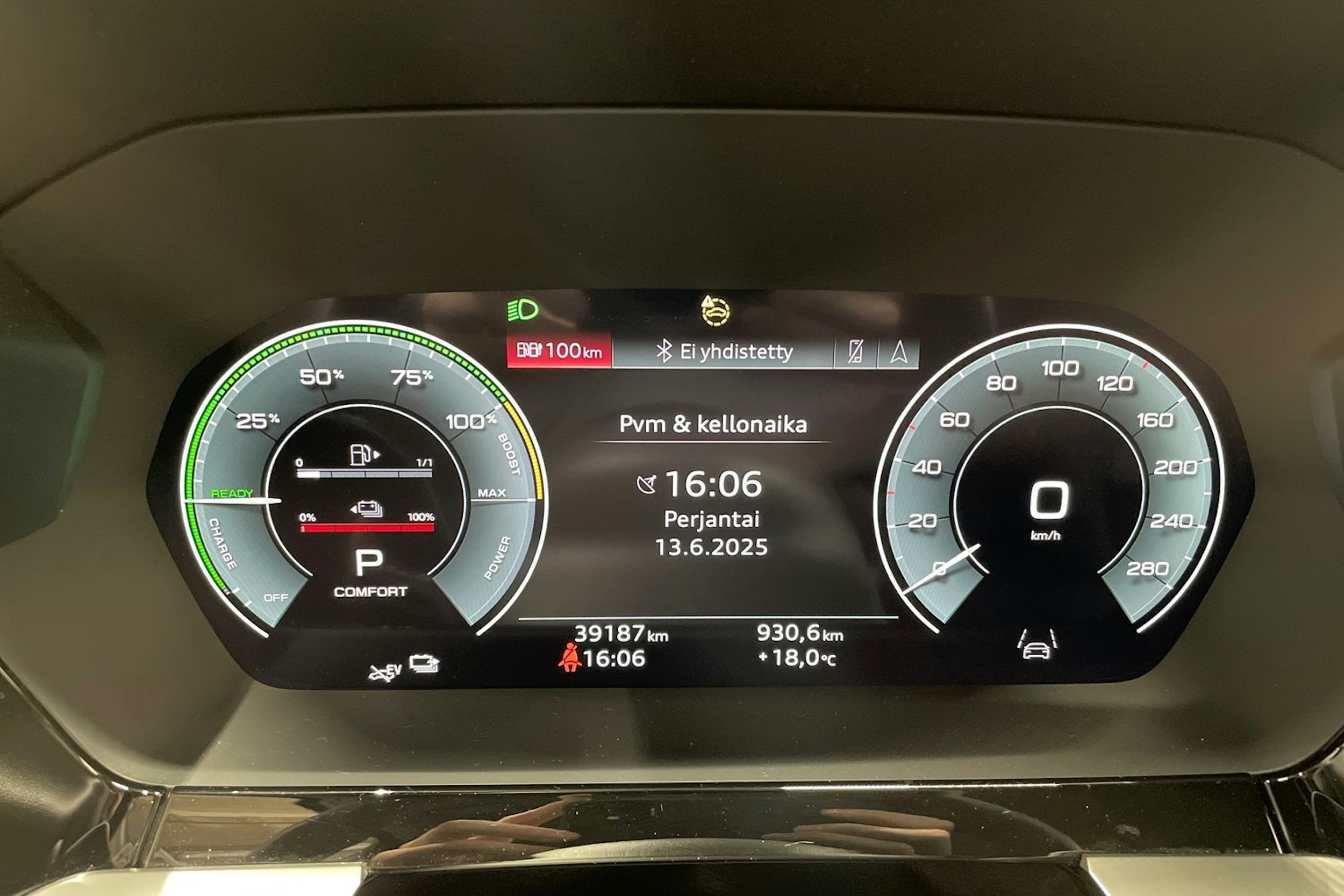 Harmaa Audi A3 2022 kuva 16.