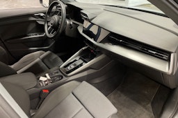 Harmaa Audi A3 2022 kuva 35.