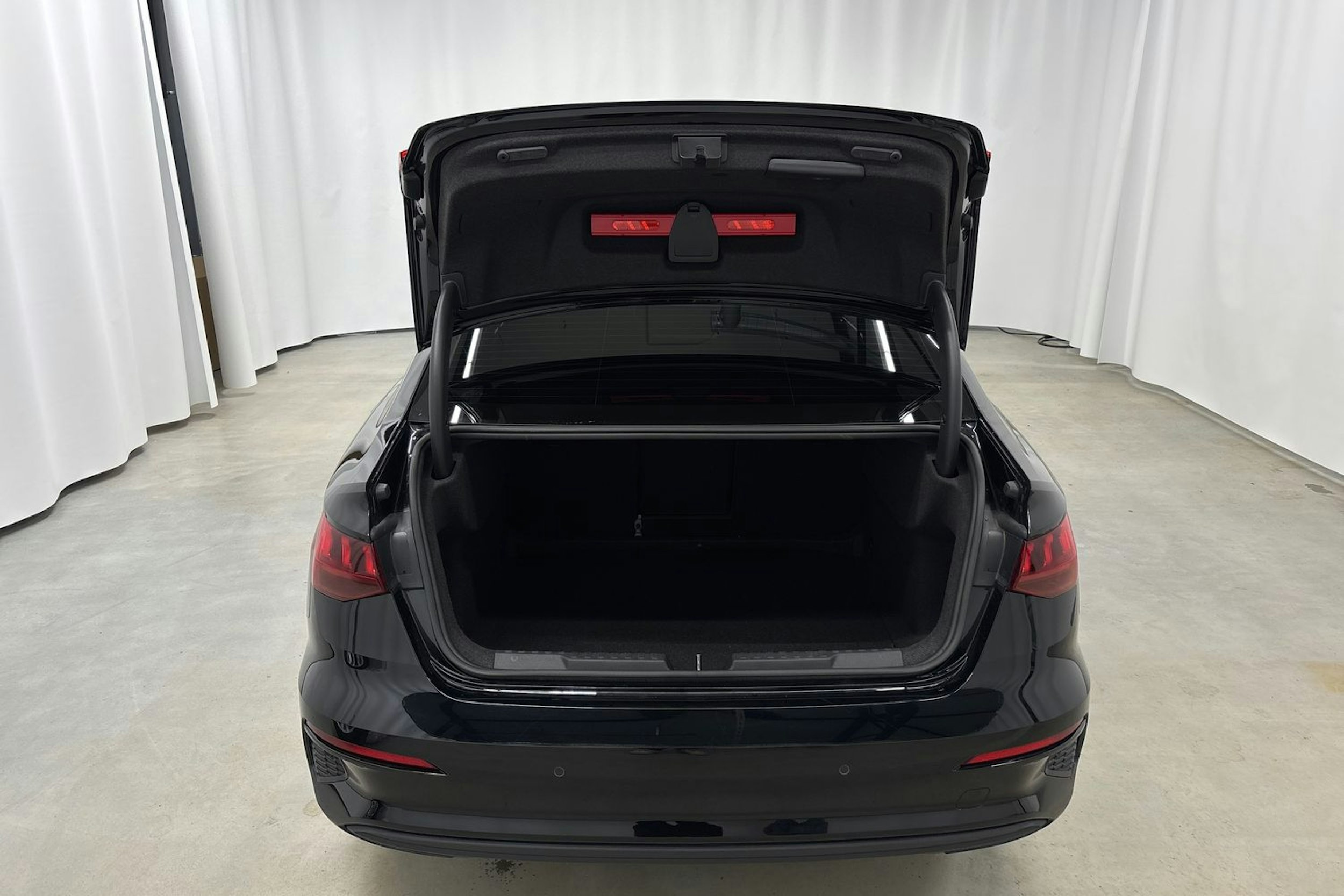 musta Audi A3 2022 kuva 16.