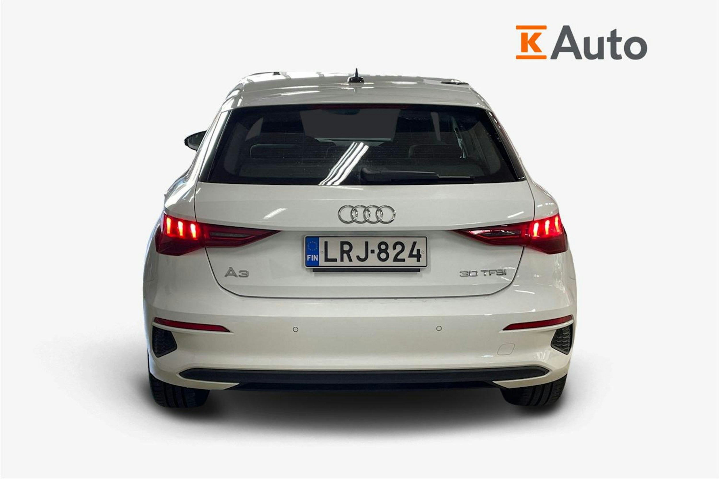 Valkoinen Audi A3 2022 kuva 3.