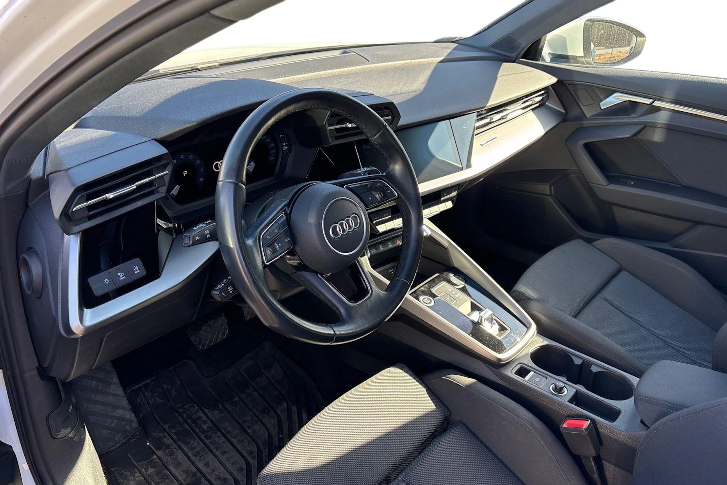 valkoinen Audi A3 2022 kuva 3.