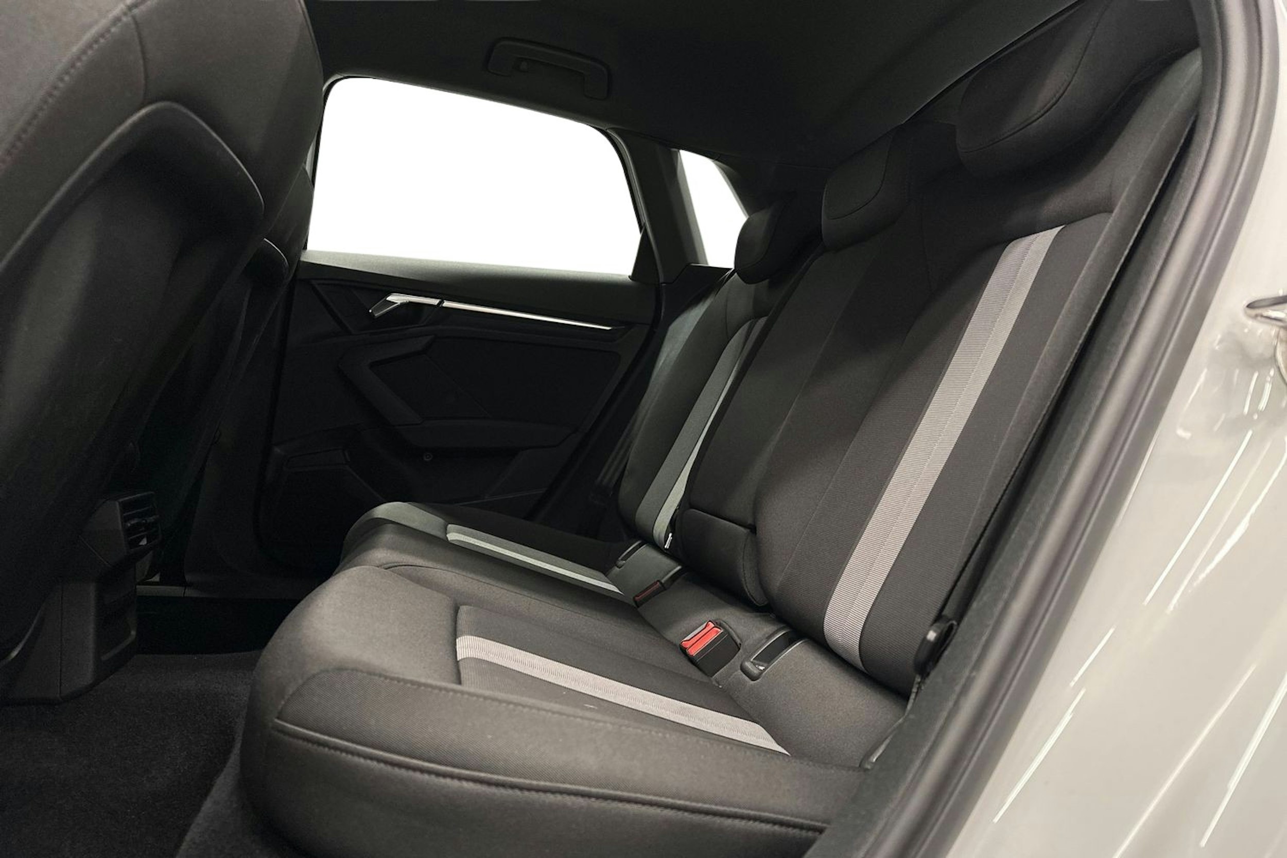 valkoinen Audi A3 2022 kuva 10.