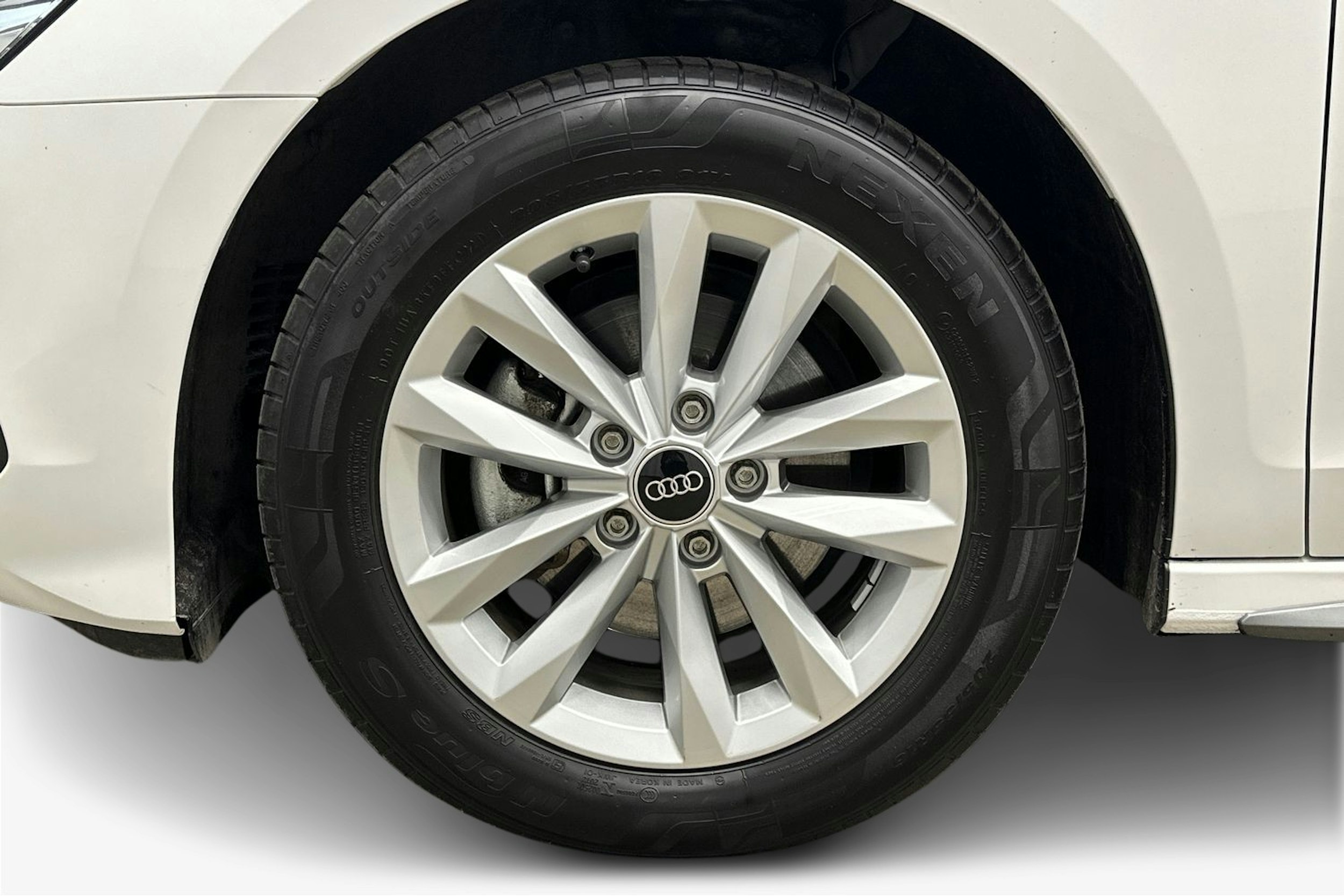 valkoinen Audi A3 2022 kuva 11.