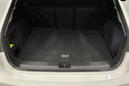 valkoinen Audi A3 2022 kuva 14.