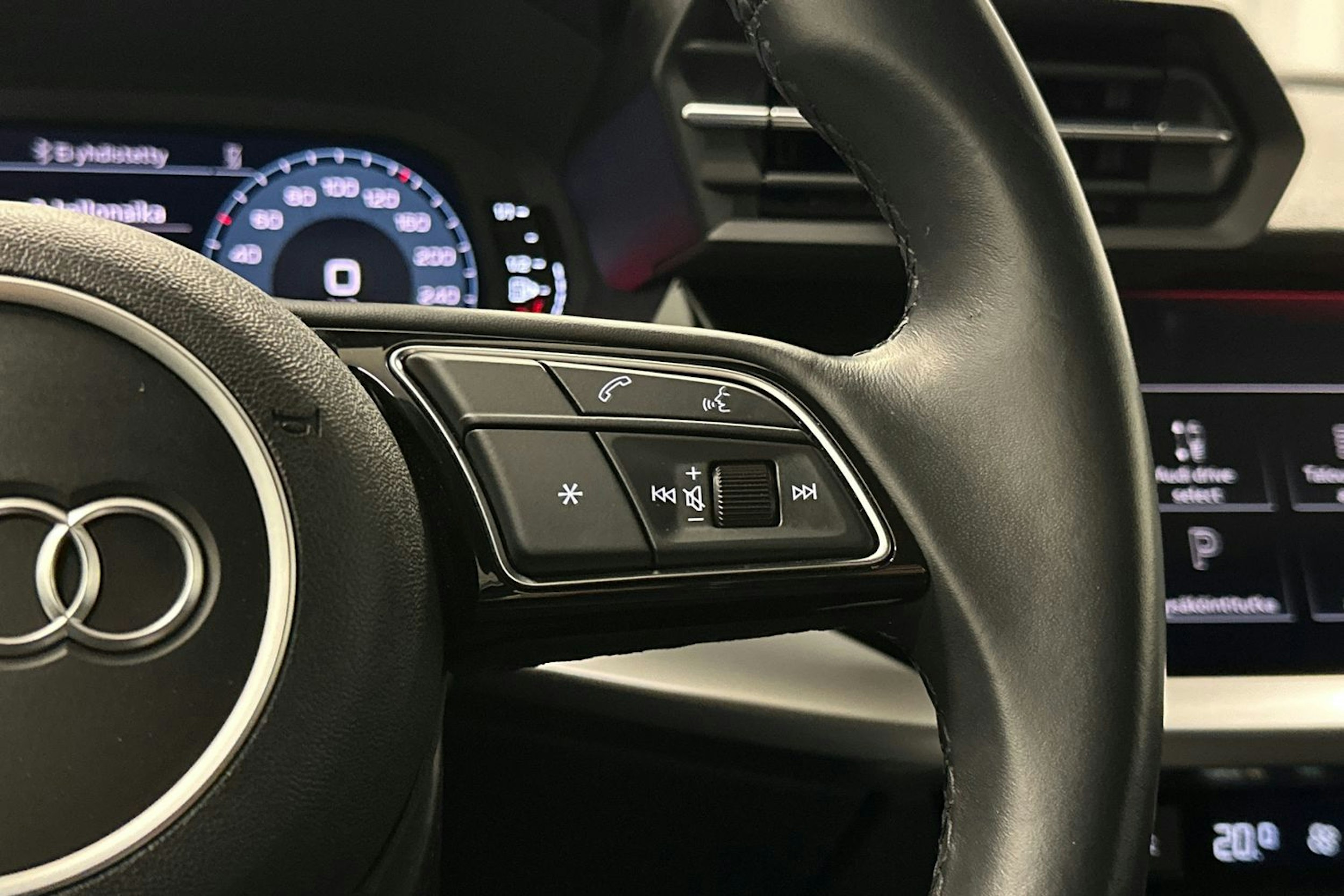valkoinen Audi A3 2022 kuva 18.