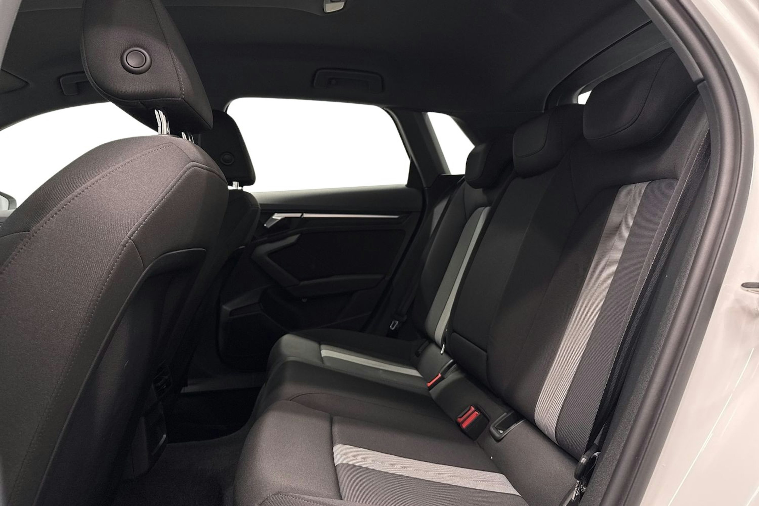 valkoinen Audi A3 2022 kuva 10.
