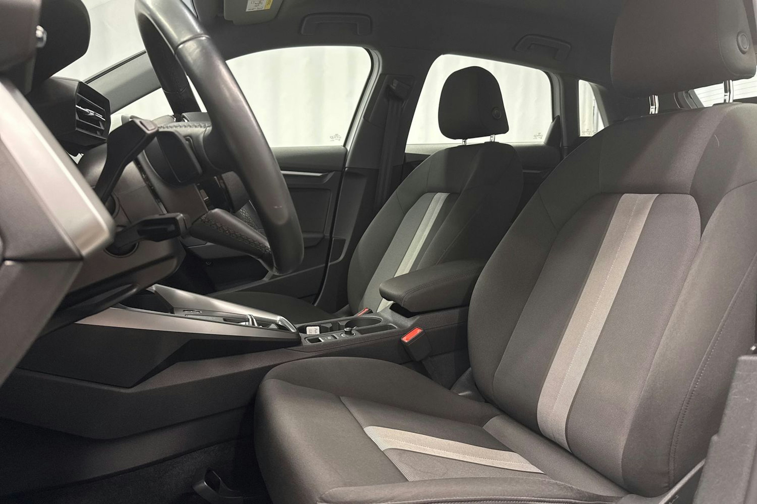 valkoinen Audi A3 2022 kuva 23.