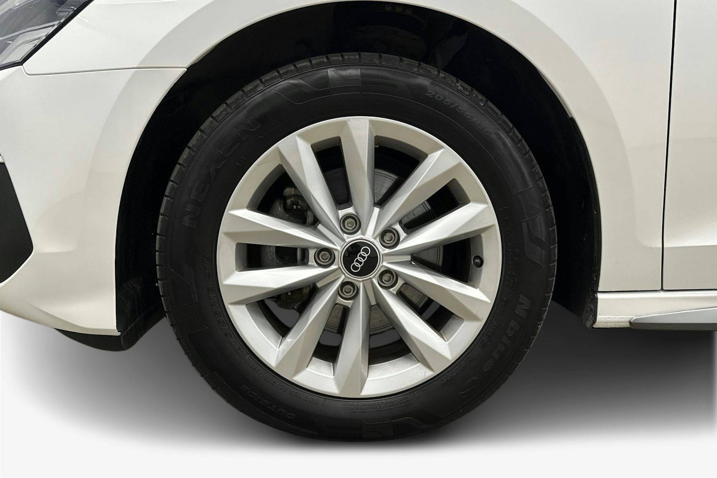 valkoinen Audi A3 2022 kuva 11.